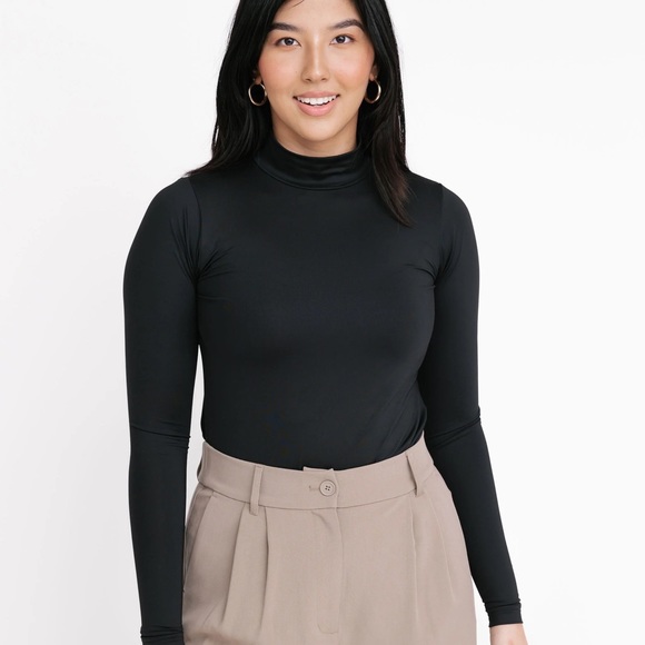 Smash & Tess CASEY MOCK NECK LONG SLEEVE TEE IN MIDNIGHT BLACK - Picture 1 of 2